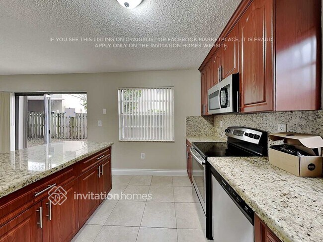 Building Photo - 14075 Langley Pl