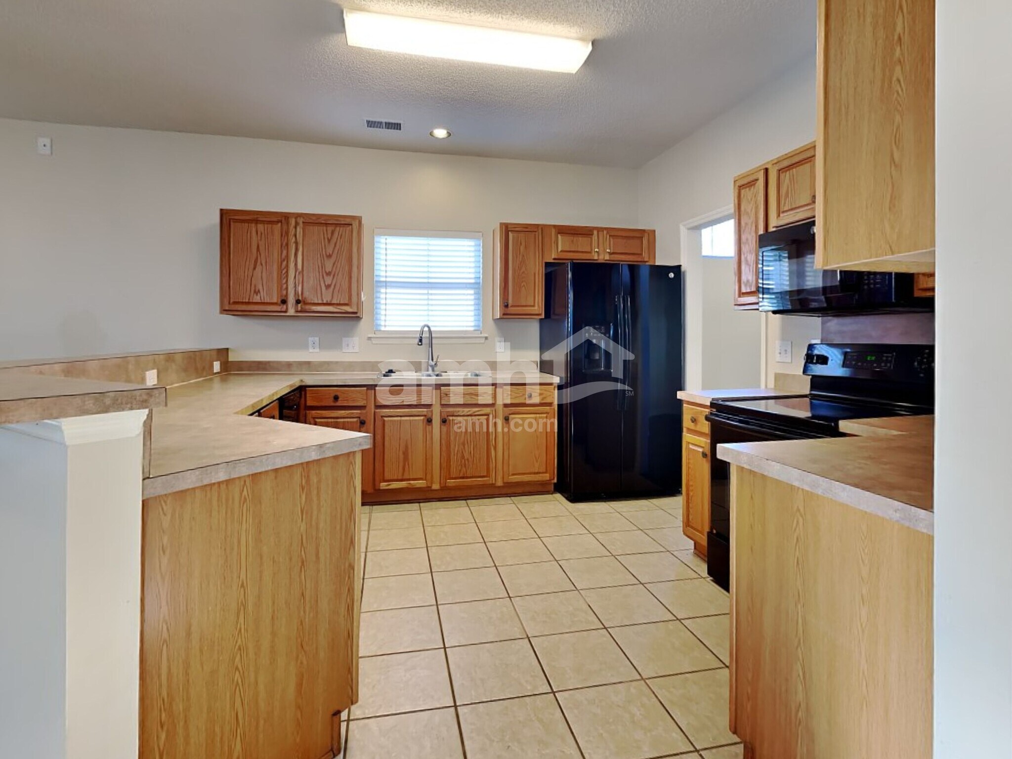 Building Photo - 62 Creek Bend Dr
