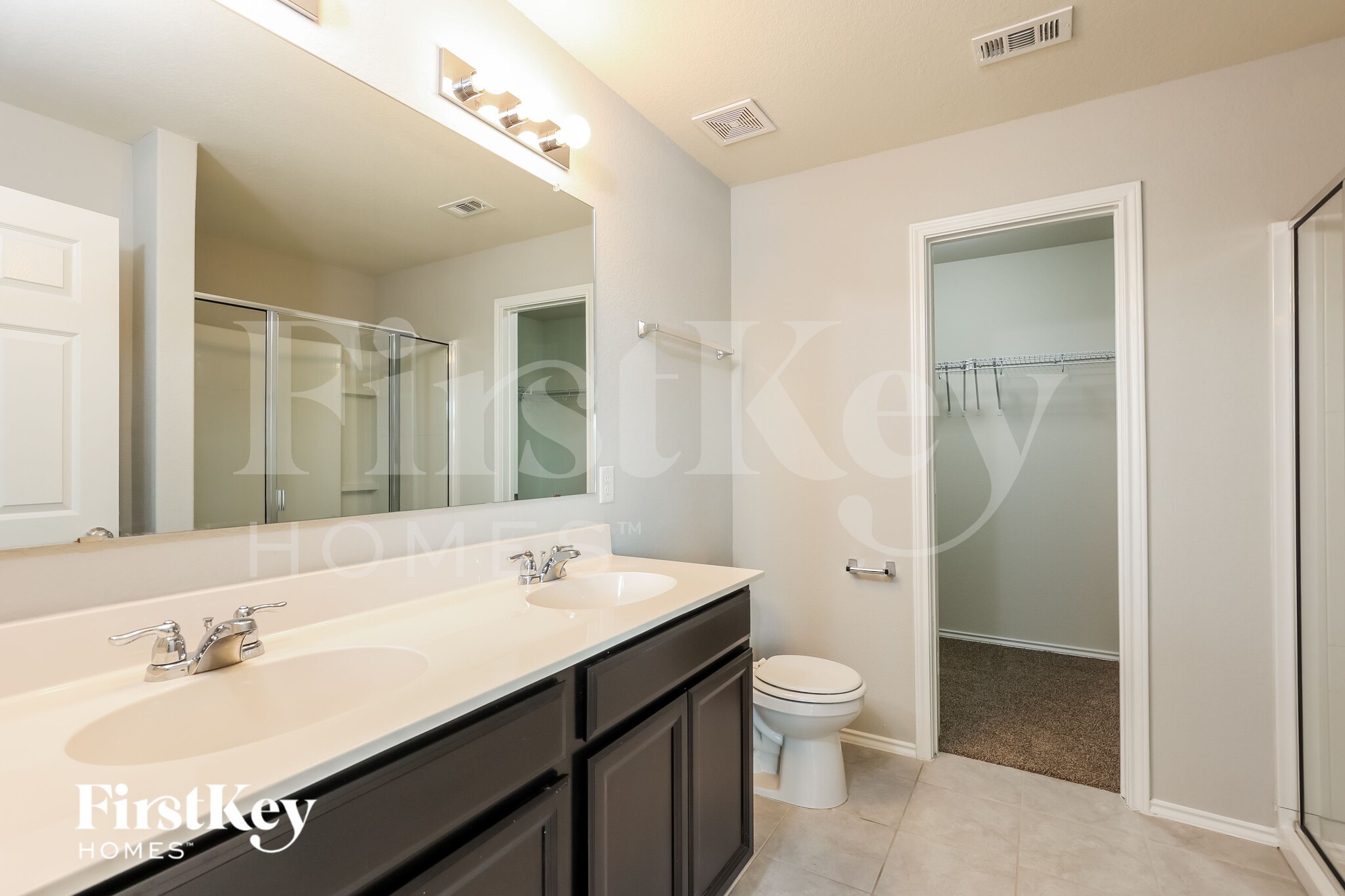 Building Photo - 12034 Silver Lgt