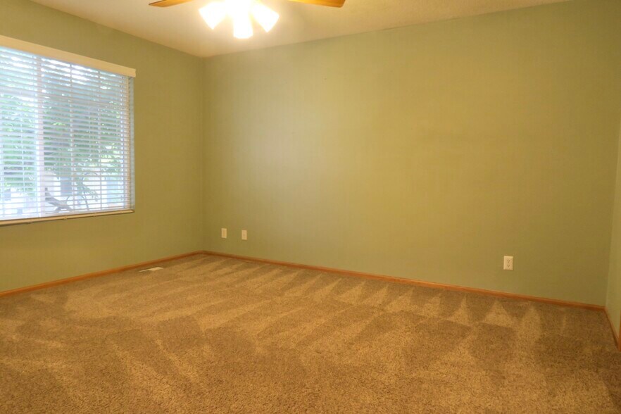 Master bedroom (view from hallway) - 9817 Suncrest Ln