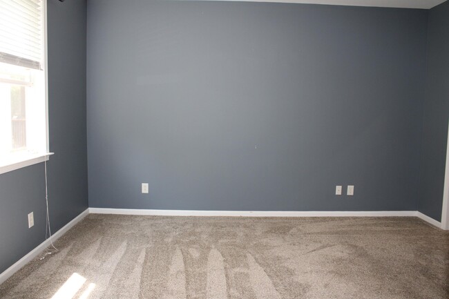 Building Photo - 217 Edgecroft Way