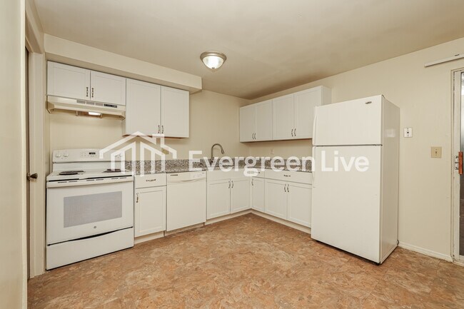 Building Photo - 8287 Mt Carmel St