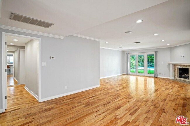 Building Photo - 6134 Longridge Ave