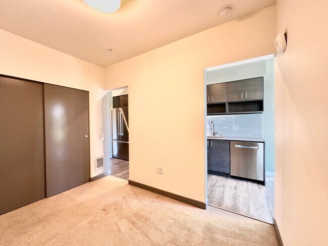 Building Photo - 1bd/1ba Kirkland Condo