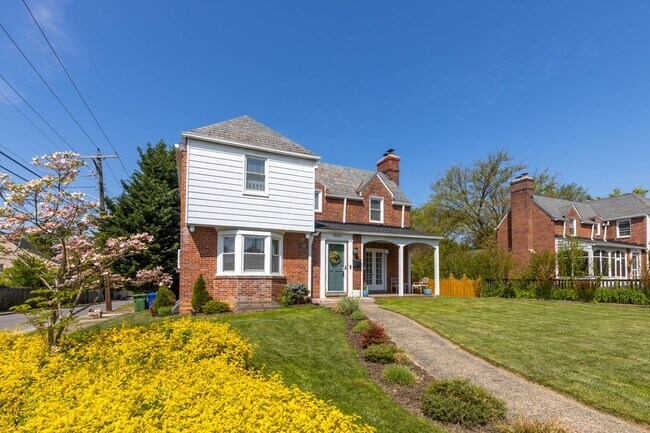 Building Photo - Luxurious Brick Colonial in Prestigious Gu...