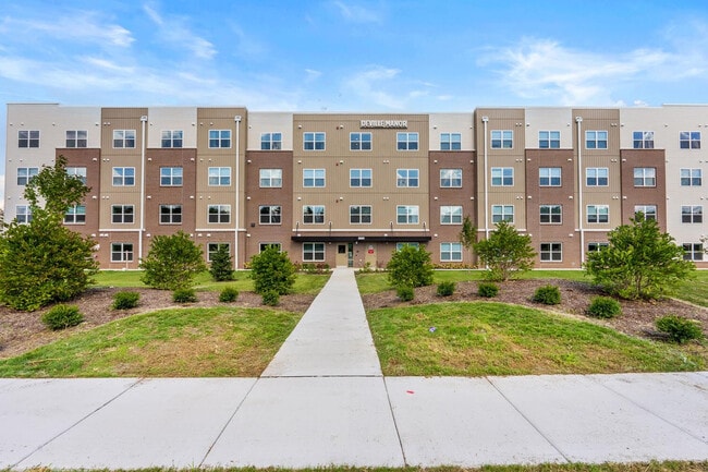 Building Photo - Deville Manor