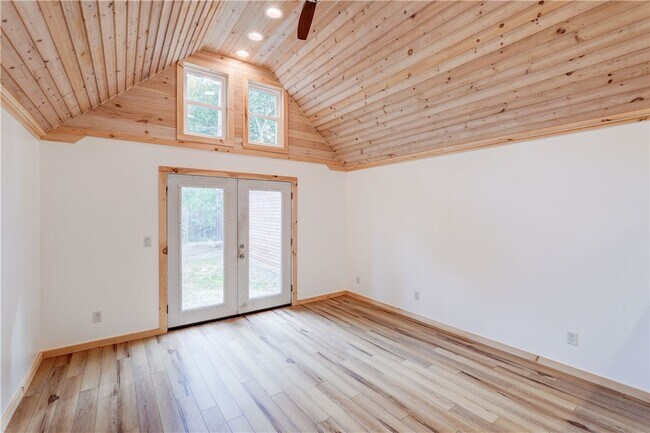 Building Photo - 413 Caroline St