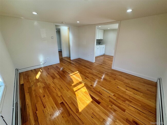 Building Photo - 105 Burtis St