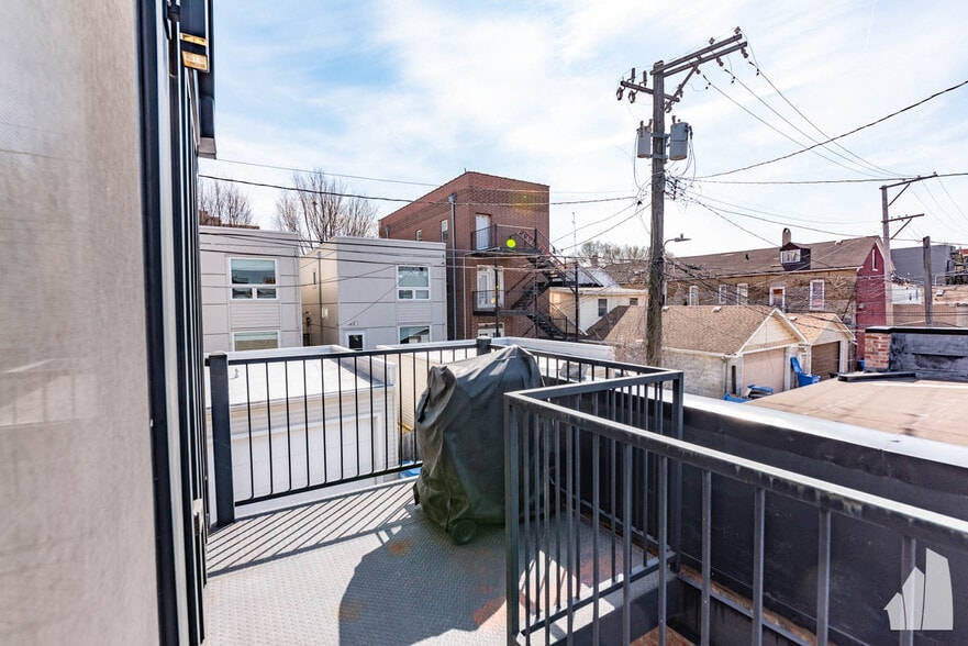 Building Photo - 1013 W 18th St