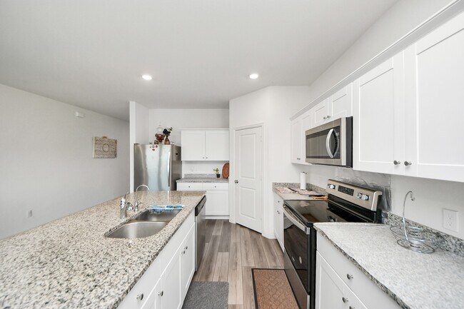 Building Photo - 4830 Highland Spgs Dr