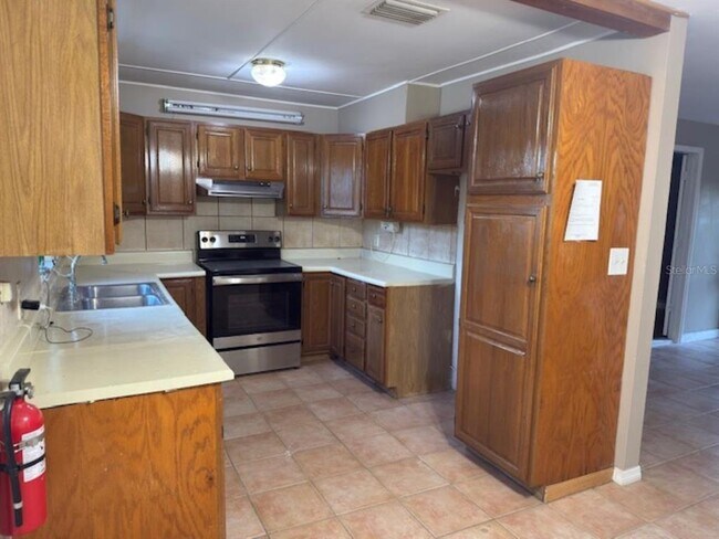 Building Photo - 4409 W Varn Ave