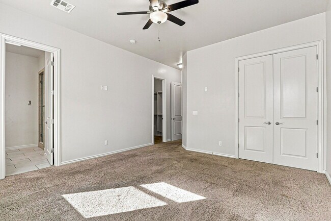 Building Photo - 3203 Red Orchard Dr