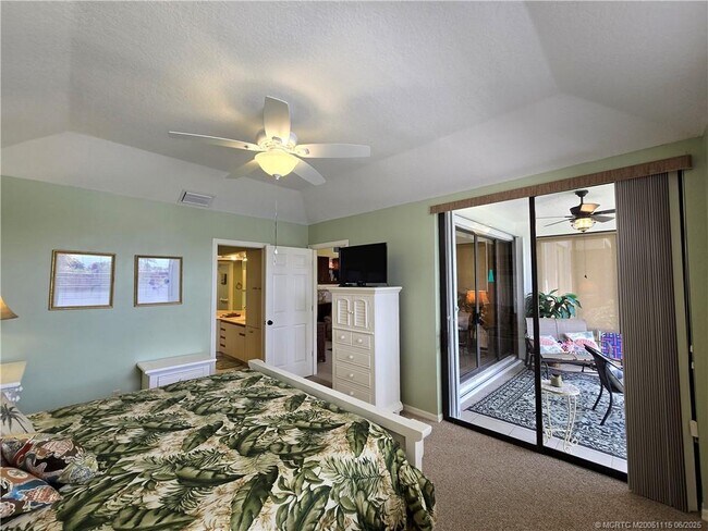 Building Photo - 6041 SE Landing Way