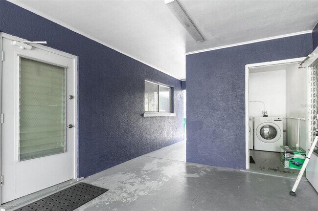 Building Photo - 1214 Ansin St