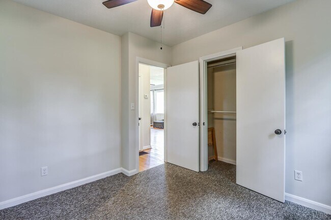 Building Photo - 4605 Greenwood Dr