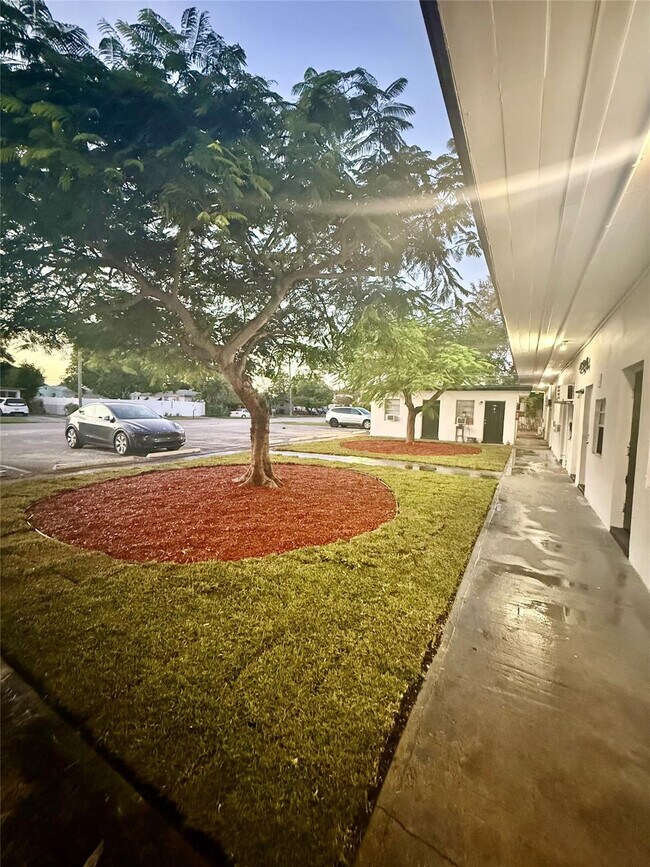 Building Photo - 424 NW 15th Terrace