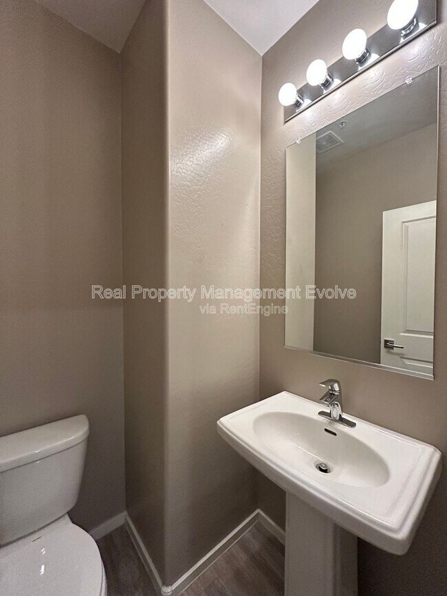 Building Photo - 2329 E Hidalgo Ave