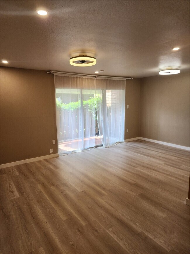 Primary Photo - 513 S Post Oak Ln