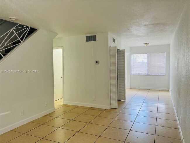 Building Photo - 4705 NW 9th Dr