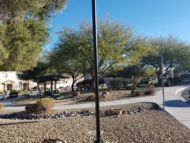 Building Photo - ~~Beautiful Mountains Edge Townhome!  3 Bed, 2.5 Bath ~ New! New! New!