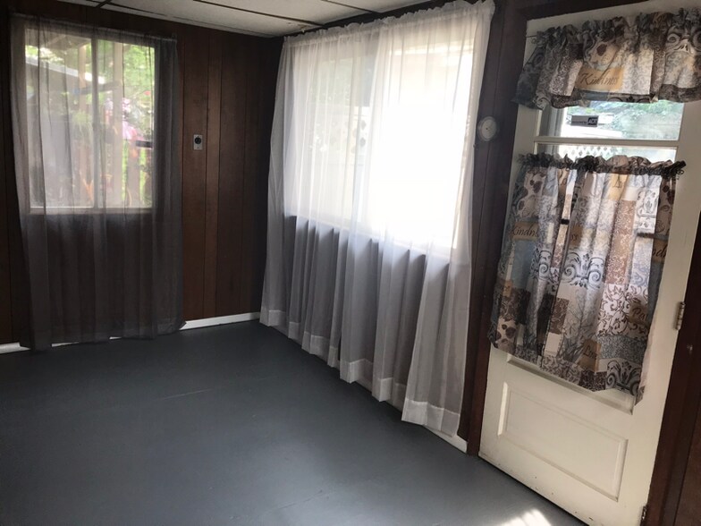 Building Photo - 175 Krams Ave