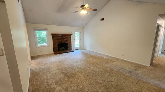 Building Photo - Three-bedroom Rancher in Concord!