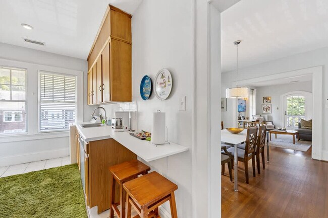 Building Photo - 536 Hawthorne Ln