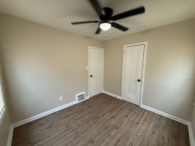Building Photo - Freshly Renovated 3-Bedroom Home – Quality...