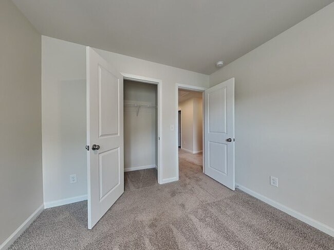 Building Photo - 118 Bent Holly Dr