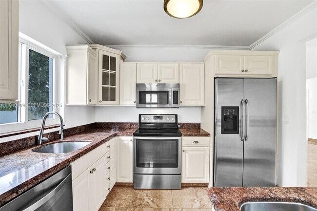 Building Photo - 5801 SW 20th St