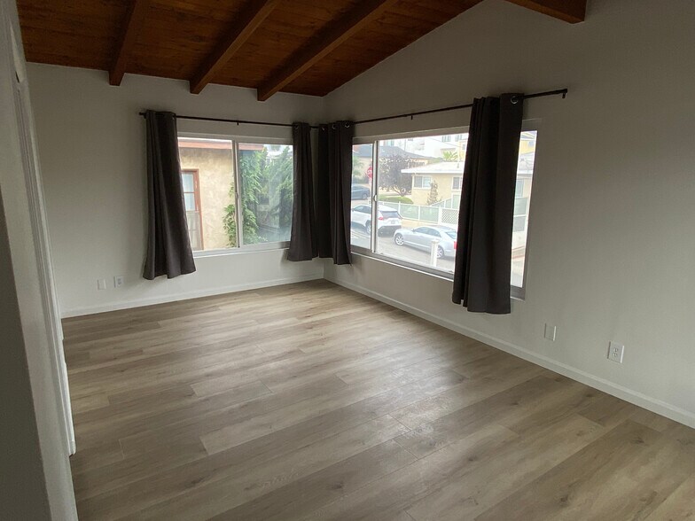 1st Bedroom with high ceilings - 410 28th St