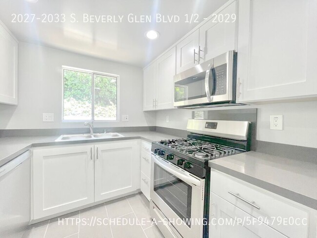 Building Photo - Beautiful Newly Remodeled Modern Large 1 B...