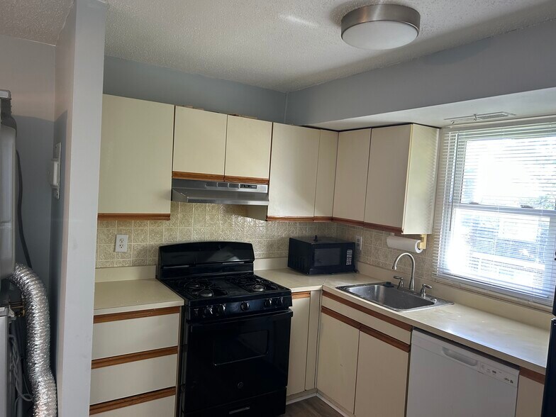 Building Photo - 11913 Tarragon Rd