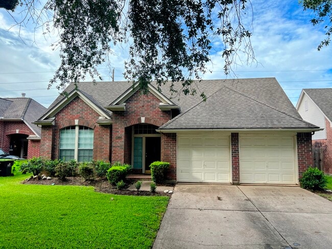 Building Photo - 4622 Forest Home Dr
