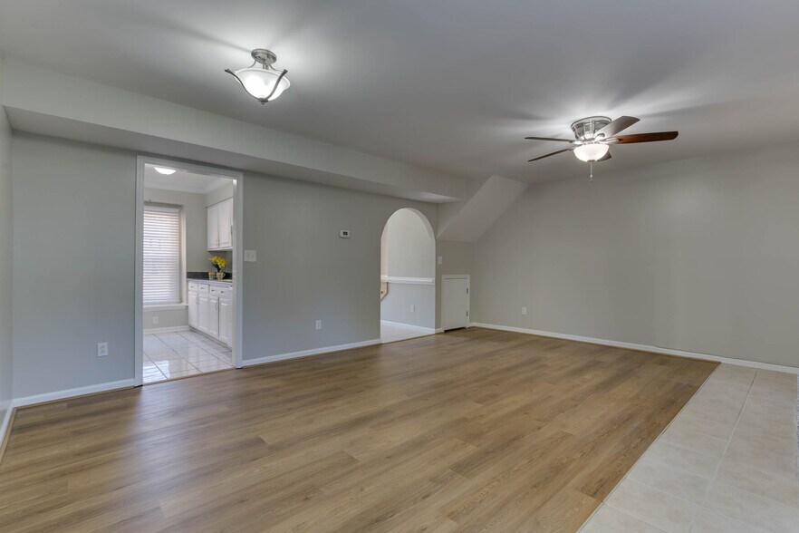 Building Photo - 425 Rennie Ct