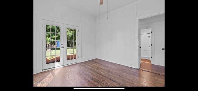 Building Photo - 609 N 10th St