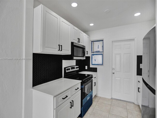 Building Photo - 708 N 20th Ave