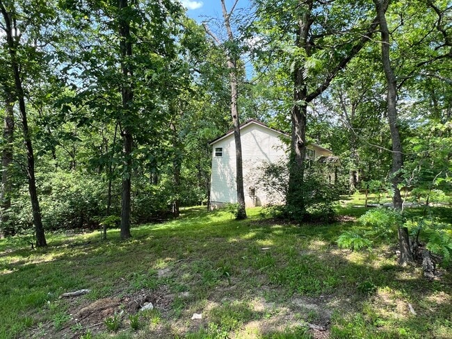 Building Photo - 4 bed 1.5 bath on 1/2 acre lot