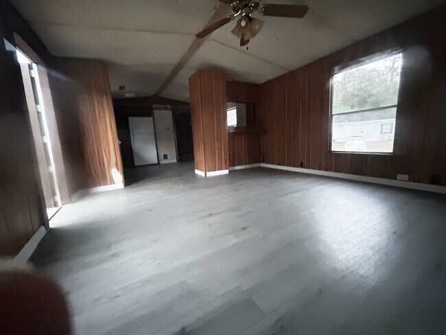 Building Photo - 106 Courtillians Rd
