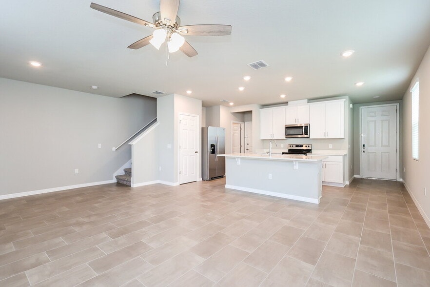 Building Photo - 803 Legacy Dr