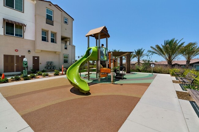 Building Photo - 4 bedroom - Pacific Ridge in Oceanside
