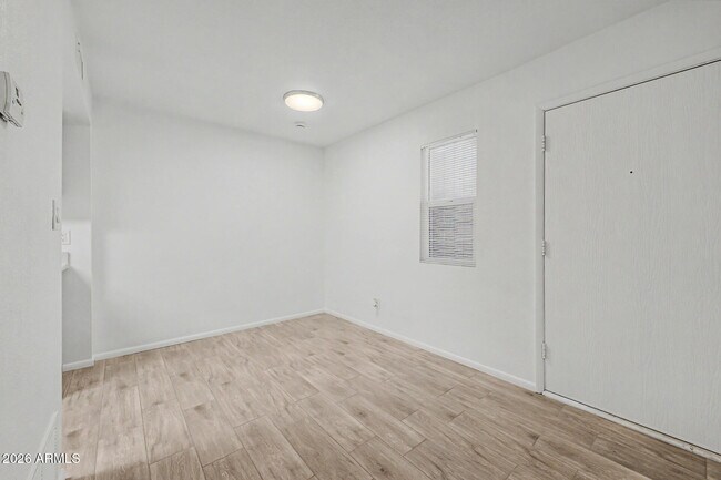 Building Photo - 5984 N 48th Ave