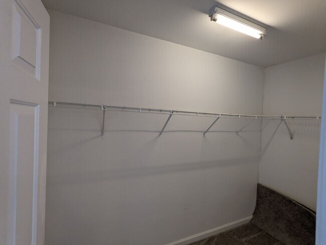 Building Photo - Townhome w/ Easy Access to I485/Shopping/Restaurants