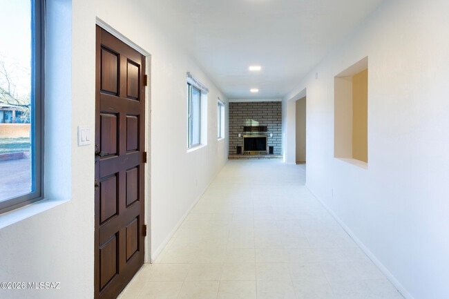 Building Photo - 1714 W Meadow Hills Dr