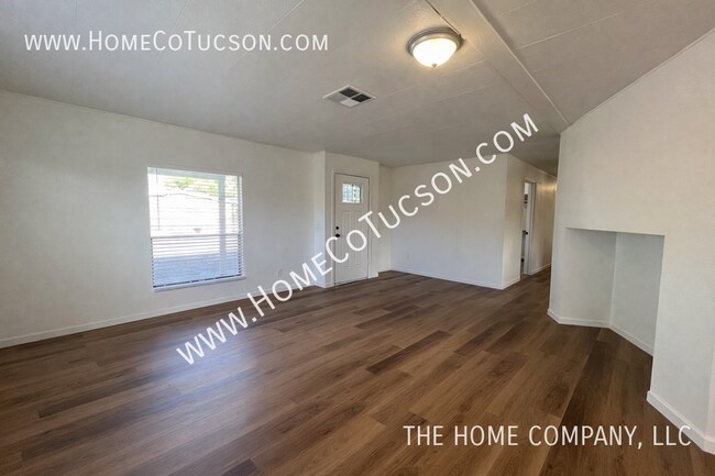 Building Photo - 2548 E Glenn St