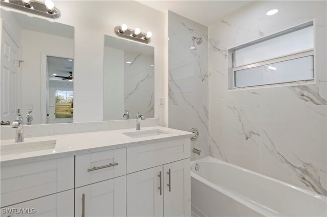 Building Photo - 732 Asher St E