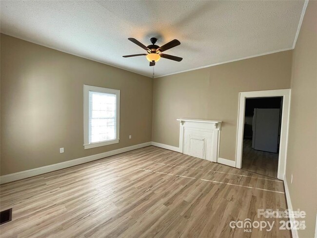 Building Photo - 1506 Wembley Dr