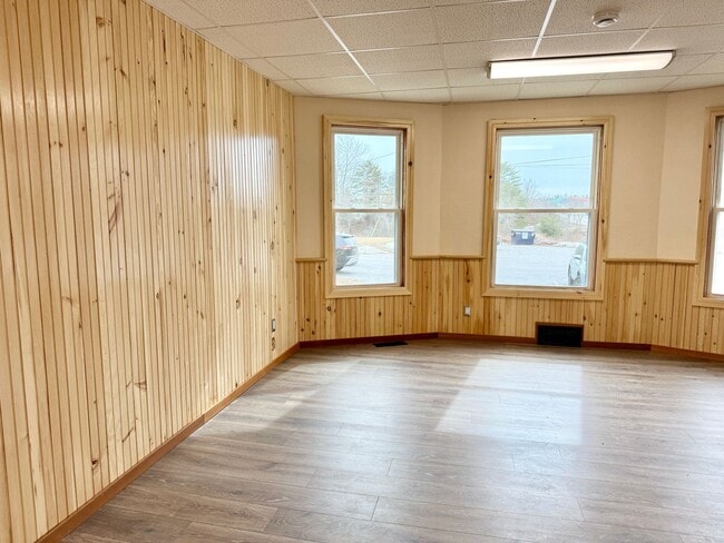 Building Photo - Well maintained inside and out