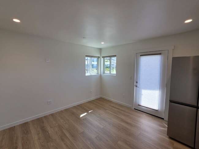 Building Photo - AVAILABLE NOW - 1 Bed, 1 Bath Morro Bay Apartment with Ocean View