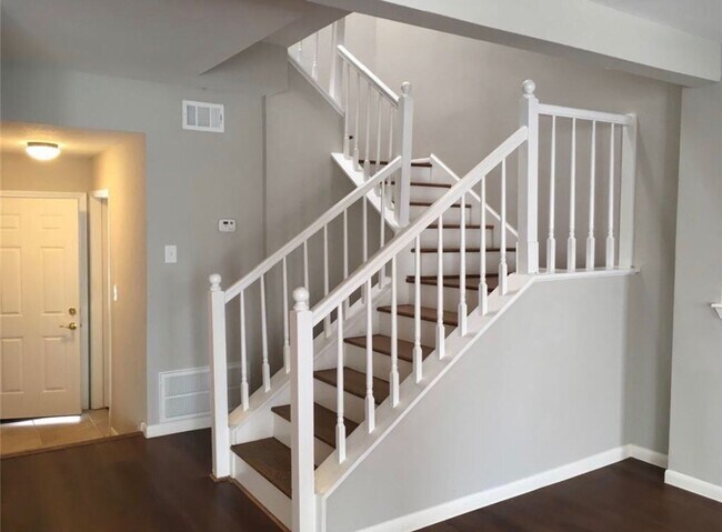 Building Photo - Completely Remodeled Townhouse in the hear...